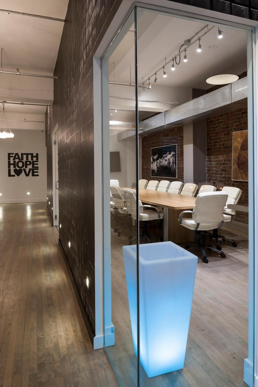 The Executive Loft At The Holland Hotel Montreal Exterior photo